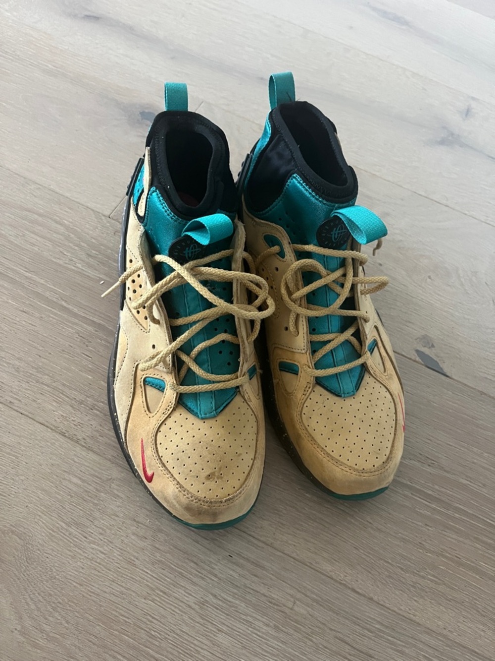 Nike ACG Tan and Teal Athletic Shoes